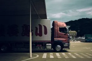 -hiring movers vs DIY move