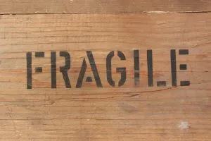 sign fragile on the wooden box