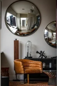 -mirror on the wall