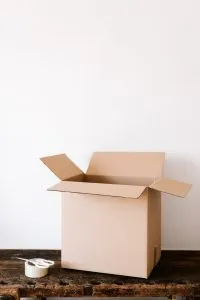Picture of a cardboard box. Getting quality moving supplies should be on your international moving checklist