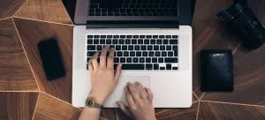 research all the differences between the daily expenses in Hong Kong and UK