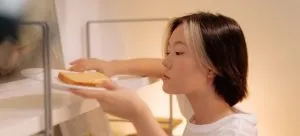 Picture of a woman doing a new home deep clean